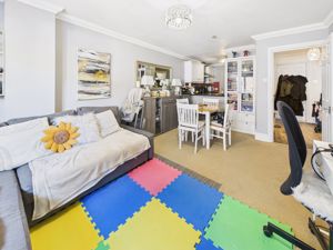 LIVING ROOM- click for photo gallery